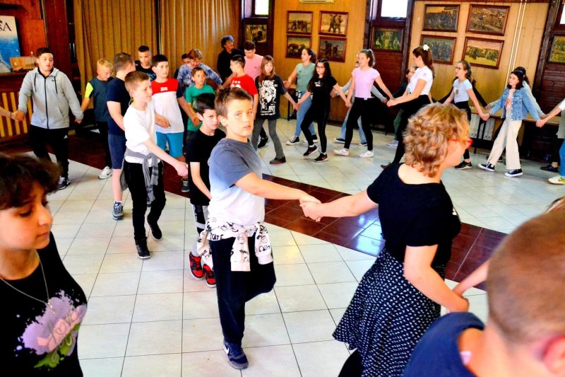 2024.-majus-13.-tanchaz-a-Budakeszirol-erkezett-vendegekkel-2